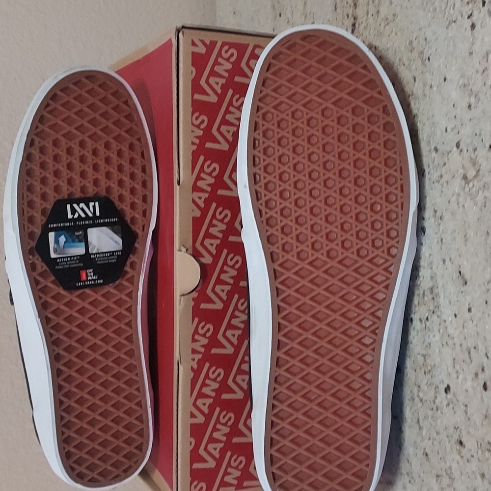 NEW- Van's- Off The Wall- LXV1. Action Fit & Ultra Cushion - Lite. Size-12 - Picture 3 of 8